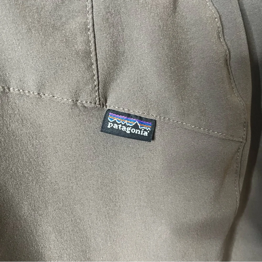 Patagonia Women’s Taupe All Out‎ Light Weight Drawstring Capri Hiking Pants Sz 6